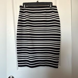 Kasper white/black Elegant Striped Pencil Skirt. Size 8